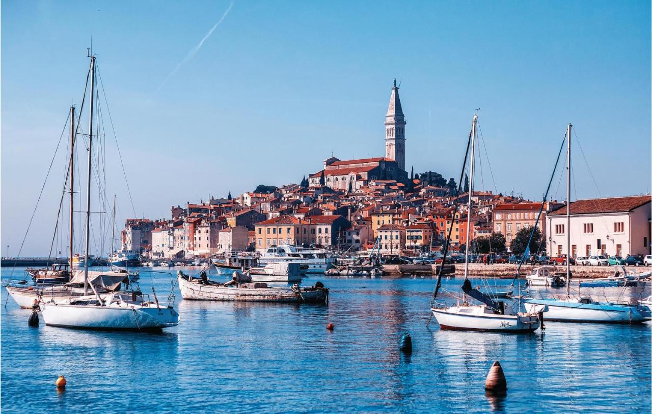 2 Bedroom Stunning Apartment In Rovinj Luaran gambar