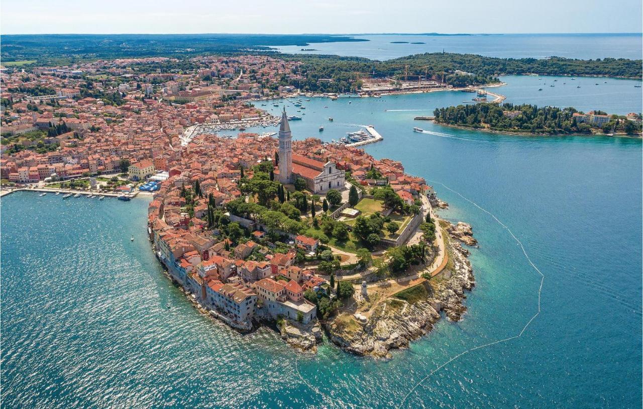 2 Bedroom Stunning Apartment In Rovinj Luaran gambar