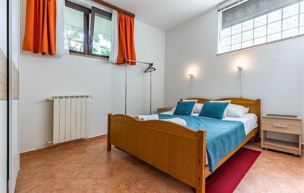 2 Bedroom Stunning Apartment In Rovinj Luaran gambar