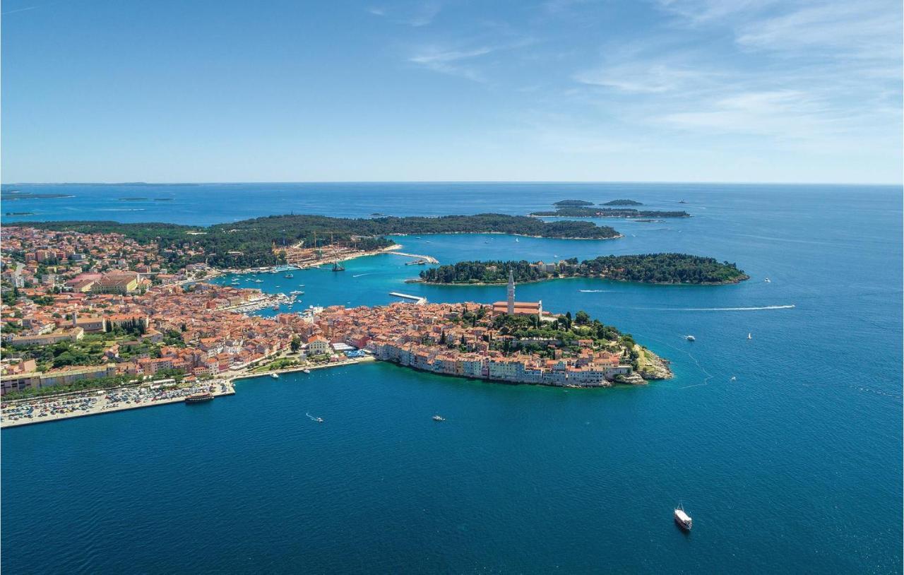 2 Bedroom Stunning Apartment In Rovinj Luaran gambar
